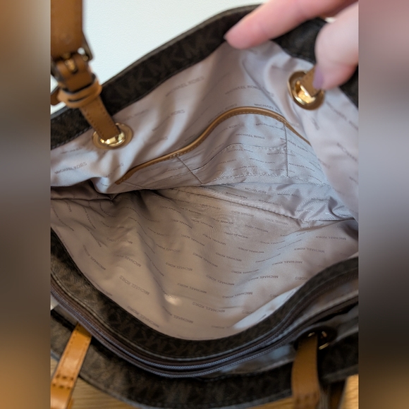 NWT Michael Kors Jet Set Tote - Picture 8 of 12